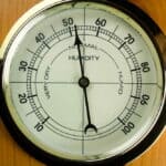 Wie stelle ich ein Hygrometer ein?