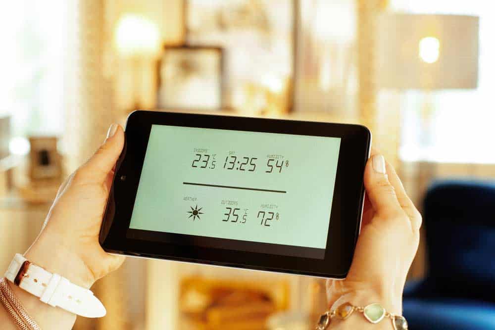 Smart-Home-Wetterstation misst über WLAN die Luftfeuchte (de.depositphotos.com)
